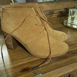 Nwt Toms booties size 9 Womens lace up